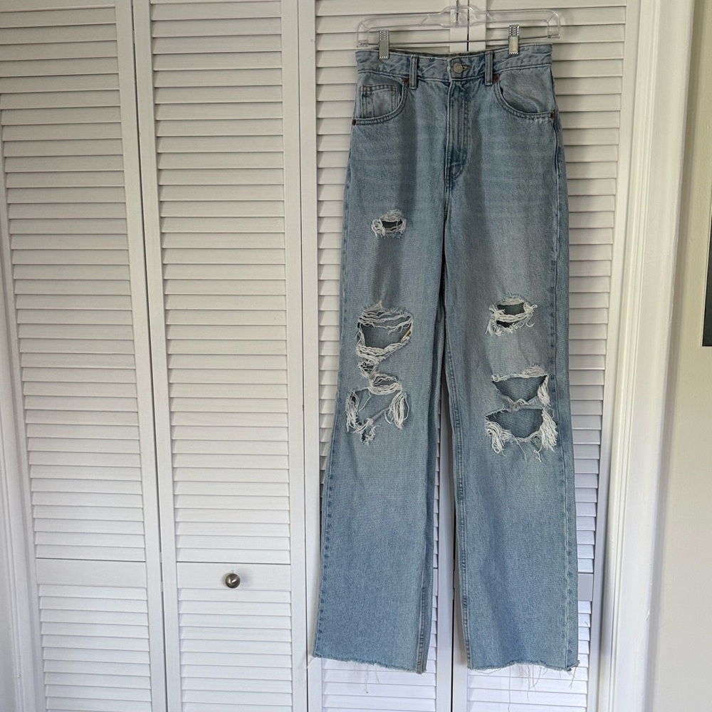 Zara distressed Straight Jeans Wide leg size 4
